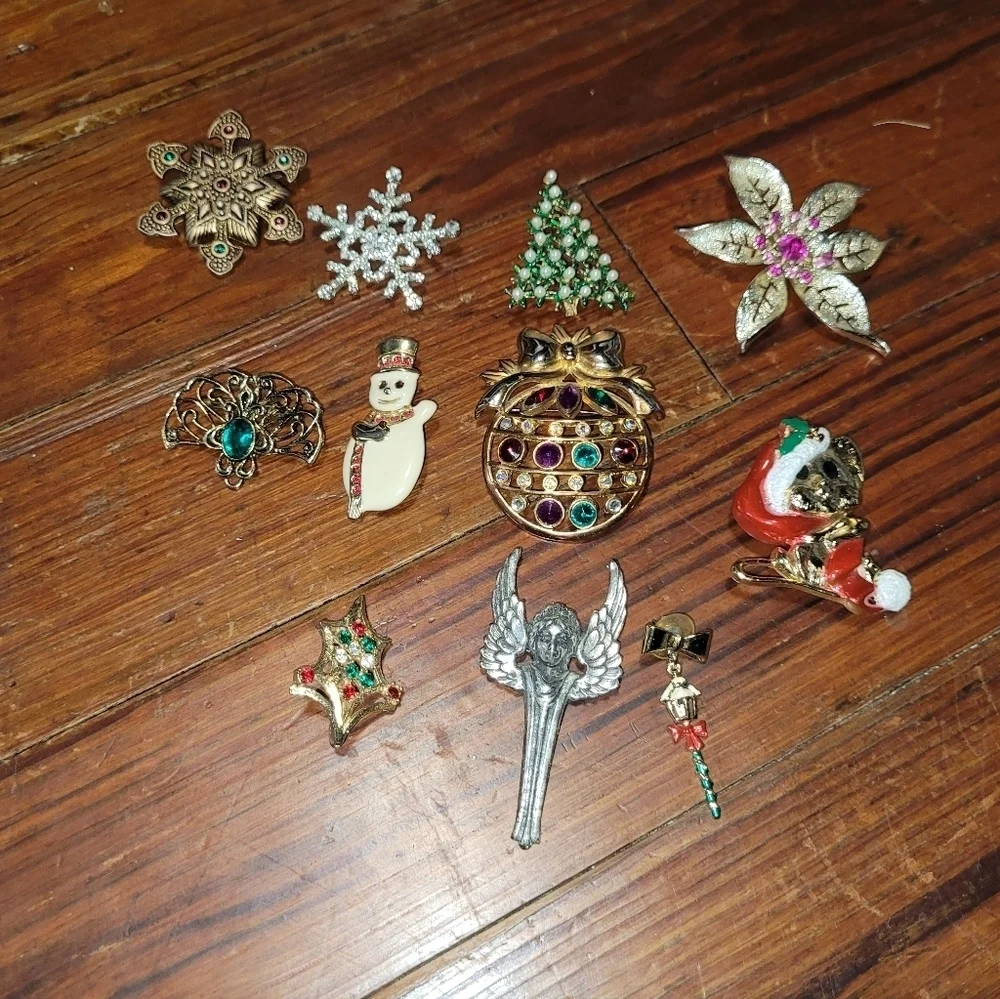 Holiday Multi-Color Women's Brooch Pin Set